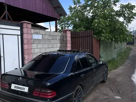 Mercedes-Benz E 320 1996 года за 2 000 000 тг. в Алматы