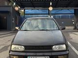 Volkswagen Golf 1998 года за 1 300 000 тг. в Алматы