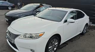 Lexus ES 300h 2013 года за 11 800 000 тг. в Алматы