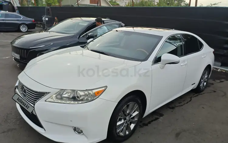 Lexus ES 300h 2013 года за 11 800 000 тг. в Алматы