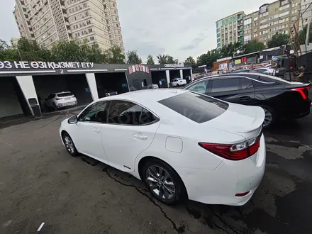 Lexus ES 300h 2013 года за 11 800 000 тг. в Алматы – фото 2