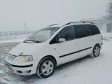 Volkswagen Sharan 2001 года за 2 600 000 тг. в Актау