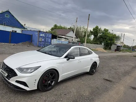 Hyundai Sonata 2021 года за 9 950 000 тг. в Караганда