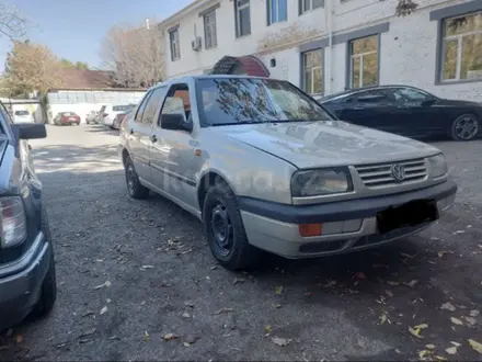 Volkswagen Vento 1993 года за 1 350 000 тг. в Шымкент