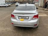 Hyundai Solaris 2013 года за 3 500 000 тг. в Уральск – фото 3