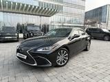 Lexus ES 300h 2021 года за 21 000 000 тг. в Алматы