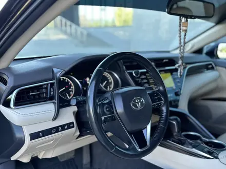 Toyota Camry 2019 года за 12 600 000 тг. в Петропавловск – фото 25