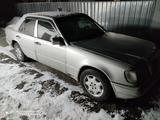 Mercedes-Benz E 220 1993 года за 2 100 000 тг. в Алматы