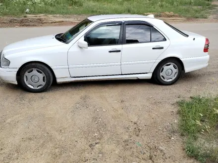 Mercedes-Benz C 200 1995 года за 1 250 000 тг. в Караганда – фото 2