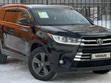 Toyota Highlander 2017 года за 18 350 000 тг. в Семей – фото 3