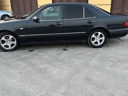 Mercedes-Benz E 230 1995 года за 4 000 000 тг. в Шымкент – фото 2