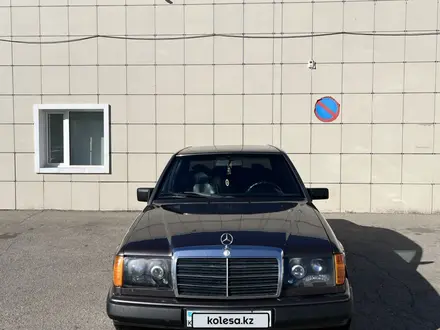 Mercedes-Benz E 300 1991 года за 2 100 000 тг. в Рудный – фото 3