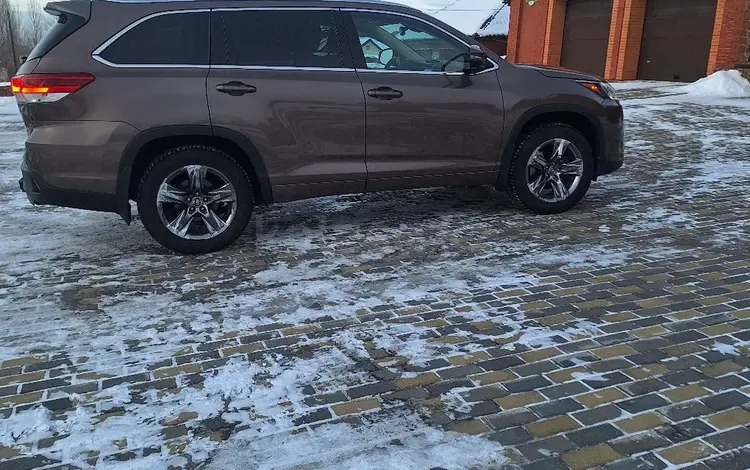 Toyota Highlander 2017 года за 21 000 000 тг. в Усть-Каменогорск