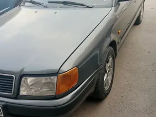 Audi 100