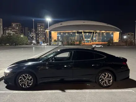 Hyundai Sonata 2021 года за 10 600 000 тг. в Астана – фото 3