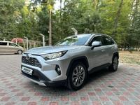 Toyota RAV4 2020 года за 15 450 000 тг. в Актобе