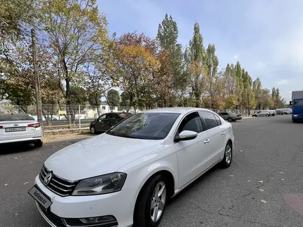 Volkswagen Passat 2013 года за 4 850 000 тг. в Алматы – фото 2