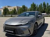 Toyota Camry Luxe 2026 года за 23 190 000 тг. в Актобе – фото 2
