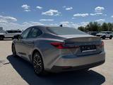Toyota Camry Luxe 2026 года за 23 190 000 тг. в Актобе – фото 3