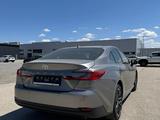 Toyota Camry Luxe 2026 года за 23 190 000 тг. в Актобе – фото 5