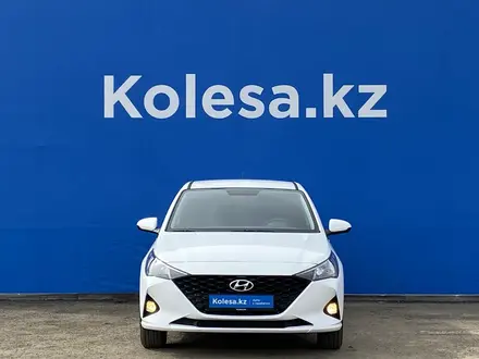 Hyundai Accent 2022 года за 10 403 000 тг. в Алматы – фото 2
