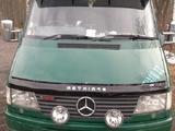 Стекло фары фонари Mercedes-Benz Sprinter за 7 500 тг. в Актобе