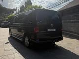 Volkswagen Caravelle 2015 года за 13 900 000 тг. в Алматы – фото 2