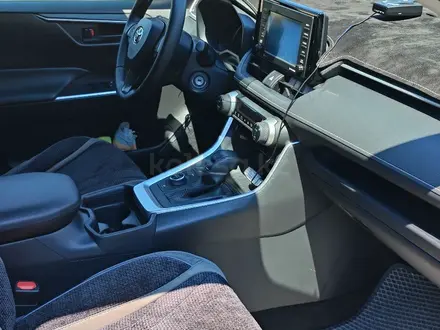 Toyota RAV4 2020 года за 13 300 000 тг. в Актобе – фото 5