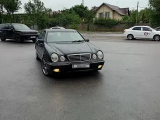 Mercedes-Benz E 320