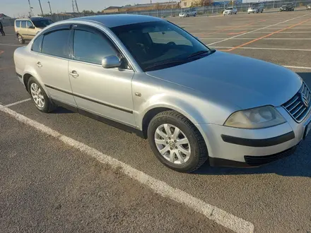 Volkswagen Passat 2005 года за 2 500 000 тг. в Атырау – фото 2