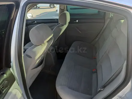 Volkswagen Passat 2005 года за 2 500 000 тг. в Атырау – фото 9