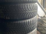 Bridgestone Зимние 215/70/16 за 90 000 тг. в Алматы