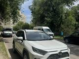 Toyota RAV4 2021 годаүшін17 900 000 тг. в Алматы – фото 2