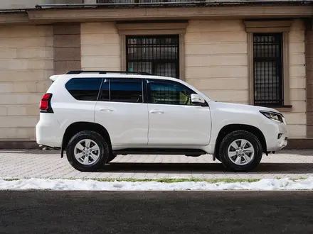 Toyota Land Cruiser Prado 2019 года за 23 500 000 тг. в Алматы – фото 14