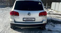 Volkswagen Touareg 2005 годаfor5 000 000 тг. в Шымкент – фото 2