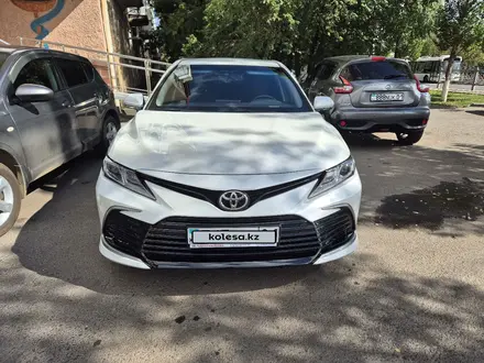 Toyota Camry 2021 года за 14 200 000 тг. в Астана