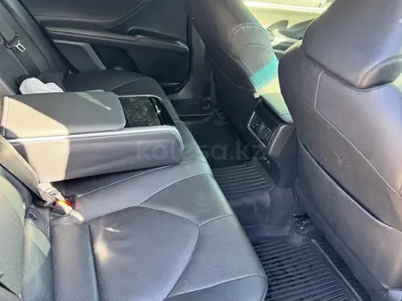 Toyota Camry 2021 года за 17 500 000 тг. в Астана – фото 12