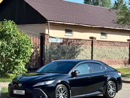 Toyota Camry 2021 года за 17 500 000 тг. в Астана
