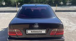 Mercedes-Benz E 240 2001 годаүшін4 900 000 тг. в Сатпаев – фото 4