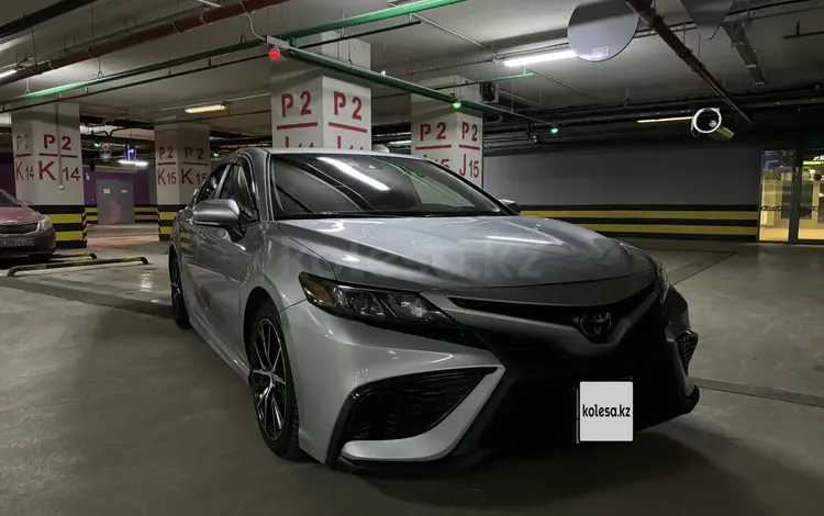 Toyota Camry 2022 года за 15 000 000 тг. в Астана