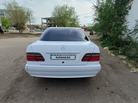 Mercedes-Benz E 220 2000 года за 2 300 000 тг. в Жезказган – фото 3