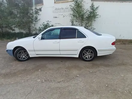 Mercedes-Benz E 220 2000 года за 2 300 000 тг. в Жезказган – фото 4