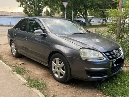 Volkswagen Jetta 2007 года за 3 300 000 тг. в Уральск – фото 2