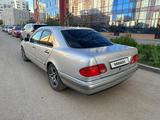 Mercedes-Benz E 200 1999 годаүшін2 900 000 тг. в Астана – фото 2