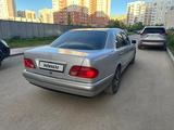 Mercedes-Benz E 200 1999 годаүшін2 900 000 тг. в Астана – фото 3