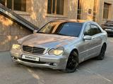 Mercedes-Benz C 200 2001 годаfor2 550 000 тг. в Караганда – фото 2