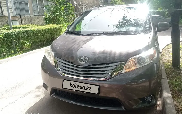 Toyota Sienna 2017 года за 13 800 000 тг. в Алматы
