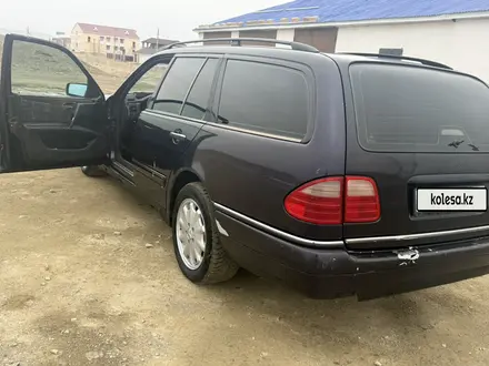 Mercedes-Benz E 230 1997 года за 2 700 000 тг. в Актау – фото 2