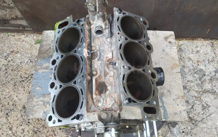 Блок двигателя 3MZ FE 4wd 3.3 Lexusfor80 000 тг. в Караганда
