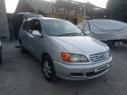 Toyota Ipsum 1999 года за 2 000 000 тг. в Алматы